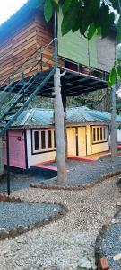 Το κτήριο όπου στεγάζεται  το bed & breakfast