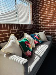 Rúm í herbergi á Studio in CBD Bathurst