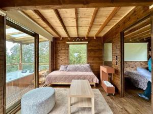 Giường trong phòng chung tại ACOGEDOR REFUGIO PRiVADO