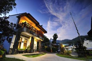 Pemandangan gunung umum atau pemandangan gunung yang diambil dari homestay