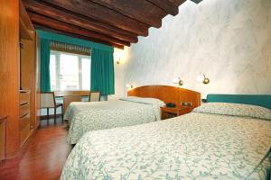 Postel nebo postele na pokoji v ubytování Hotel Corot + 28 fotografií