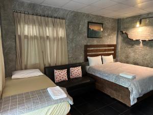 Postel nebo postele na pokoji v ubytování WildHomeบ้านพัก ปากช่อง-เขาใหญ่