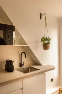 Kuchyň nebo kuchyňský kout v ubytování Charming studio A C - 2P- Montorgueil + 3 fotografie