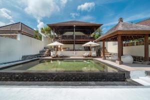 Swimmingpoolen hos eller tæt på Villa Cemara Ceningan