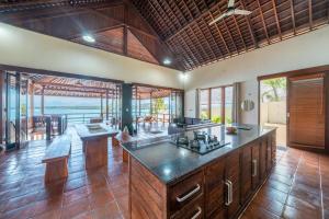 Køkken eller tekøkken på Villa Cemara Ceningan