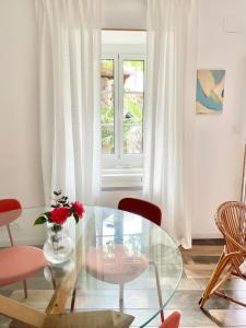 a living room with a glass table and chairs at Le Layris - Maison indépendante avec cour in Campan +12 photos