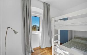 Posteľ alebo postele v izbe v ubytovaní Holiday Home Murter 18 With Seaview