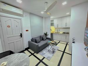 Dapur atau dapur kecil di Summer Home K 1 BHK Apartment