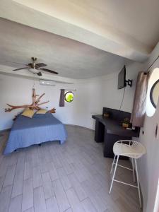 a bedroom with a bed and a table and a chair at Kajal Kiin in El Cuyo