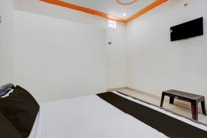 TV a/nebo společenská místnost v ubytování Hotel O Raja Hotel + 21 fotografií