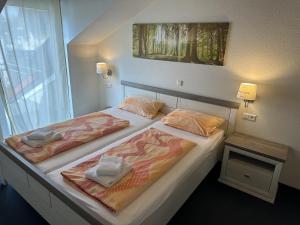Postel nebo postele na pokoji v ubytování Gästehaus Elzblick 2