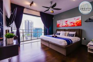 a bedroom with a large bed and a large window at Almas Suites by RR JBcity in Nusajaya +81 photos