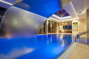 Basen w obiekcie Cottonina Hotel & Mineral SPA Resort lub w pobliżu