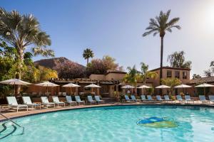 Bazén v ubytování Royal Palms Resort and Spa, part of Hyatt nebo v jeho okolí