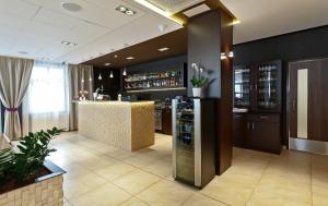 Hol lub bar w obiekcie Cottonina Hotel & Mineral SPA Resort