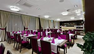 מסעדה או מקום אחר לאכול בו ב-Cottonina Hotel & Mineral SPA Resort