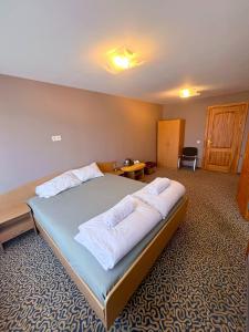 Postel nebo postele na pokoji v ubytování Park Hotel Kekava