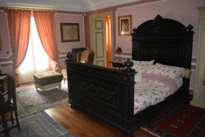 Tempat tidur dalam kamar di Villa Mirano Bed & Breakfast