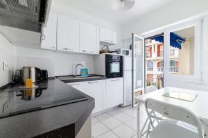 Billede fra billedgalleriet på MARYNAN 1 - Spacieux appartement face à la mer i Menton