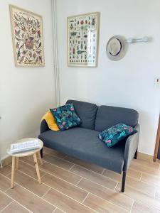 Posezení v ubytování Appartement dans un ecrin de verdure terrasse privee