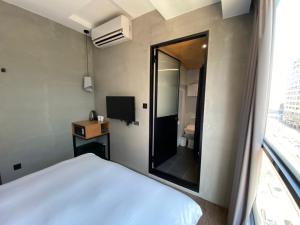 Postel nebo postele na pokoji v ubytování Just Inn Xin Yi 正旅館 信義