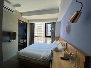 Postel nebo postele na pokoji v ubytování Just Inn Xin Yi 正旅館 信義