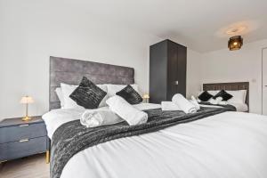 Postel nebo postele na pokoji v ubytování Modern Cosy 1-Bed, Sleeps 6, Central, Netflix