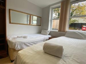 Postel nebo postele na pokoji v ubytování Park View Rooms