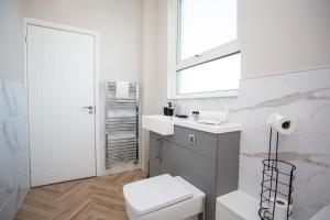 Koupelna v ubytování Lydia Terrace Parking Wi-fi + 41 fotografií