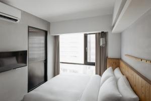 Postel nebo postele na pokoji v ubytování Just Inn Xin Yi 正旅館 信義