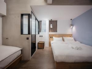 Postel nebo postele na pokoji v ubytování Just Inn Xin Yi 正旅館 信義