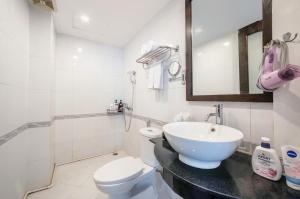Ένα μπάνιο στο A25 Hotel - 28 Trần Quý Cáp