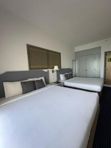 Ένα ή περισσότερα κρεβάτια σε δωμάτιο στο Rainbow deluxe seaview