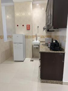Cucina o angolo cottura di Dibba Sea View Hotel by AMA Pro