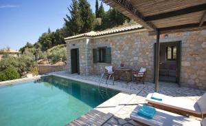 The swimming pool at or close to Asplathia Villas Lefkada Még 37 kép