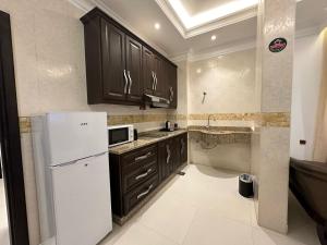 Cucina o angolo cottura di Dibba Sea View Hotel by AMA Pro
