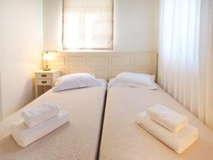 A bed or beds in a room at Asplathia Villas Lefkada