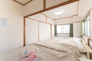 Tempat tidur dalam kamar di Namba Station about 15 minutes walk,Good location