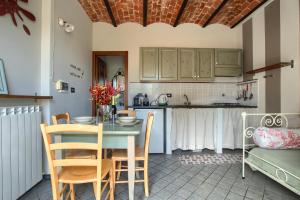 Φωτογραφία από το άλμπουμ του Casa immersa nella natura con piscina, Ac e wifi 3 σε Isolalunga