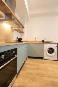 a kitchen with a washing machine and a washer at Lisboa by Concept Flats in Valencia
