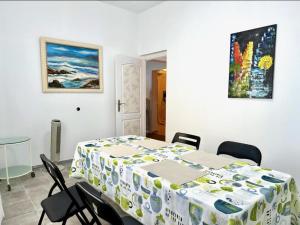 a white room with a table and chairs and a painting at Casa Estrada in Caleta de Interián