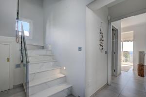 Fotografie z fotogalerie ubytování New Luxury Villa Tuulia with private pool and parking v destinaci Fuengirola