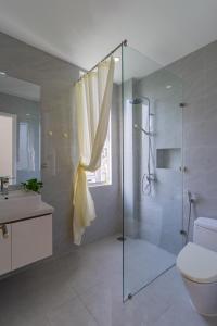 Koupelna v ubytování Thao Dien Coliving 2 + 30 fotografií