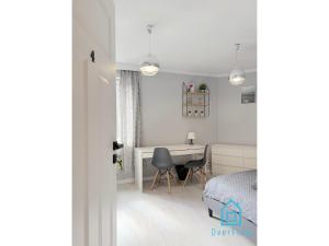 Postel nebo postele na pokoji v ubytování Snake Room 5 min to Old Town Gdańsk