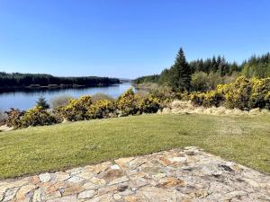 Imagen de la galería de Lake House Lough Atorick, en Pollavogo
