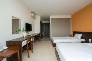 Giường trong phòng chung tại COCO Tuan Chau Hotel