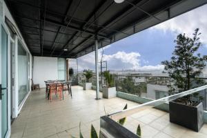 Ban công/sân hiên tại COCO Tuan Chau Hotel