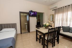 TV o dispositivi per l'intrattenimento presso Hotel Albania