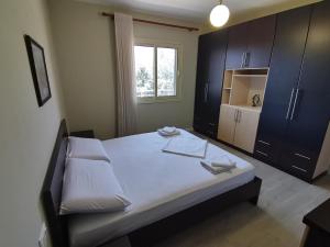 Postel nebo postele na pokoji v ubytování Leatis Apartment