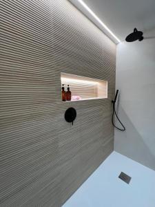 a room with two bottles on a wall with a window at Apartamentos Titus Decimus in Merida